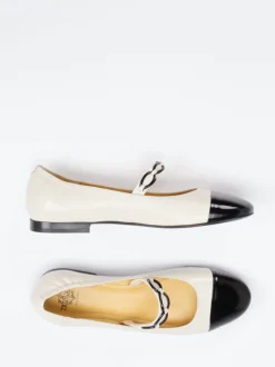 Truman's – Mary Jane Ballerinas aus Lackleder creme