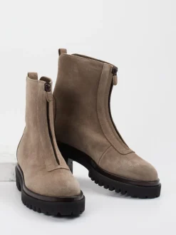 Truman's – Stiefeletten aus Veloursleder in Taupe