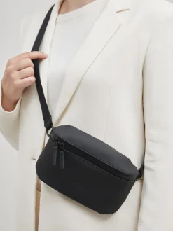 Ucon Acrobatics – Crossbody Bag aus PU in Schwarz
