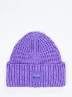 UGG – Beanie aus Strickmaterial in Violett