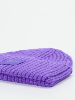 UGG – Beanie aus Strickmaterial in Violett