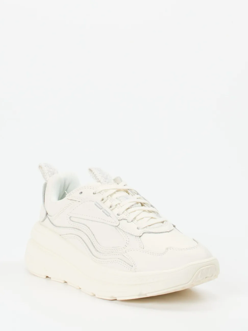UGG – Chunky Sneaker aus Kalbleder in Cremeweiß