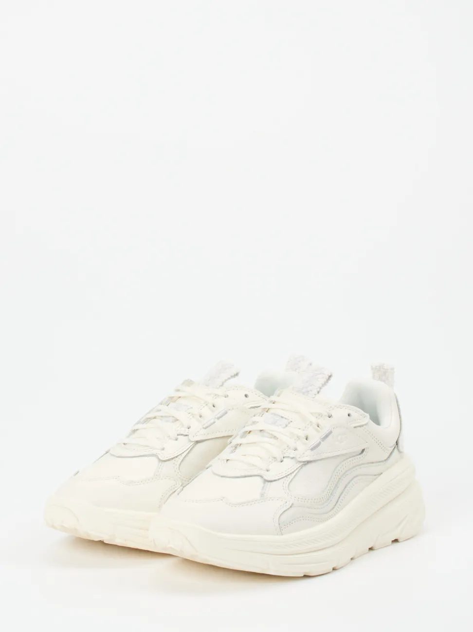 UGG – Chunky Sneaker aus Kalbleder in Cremeweiß