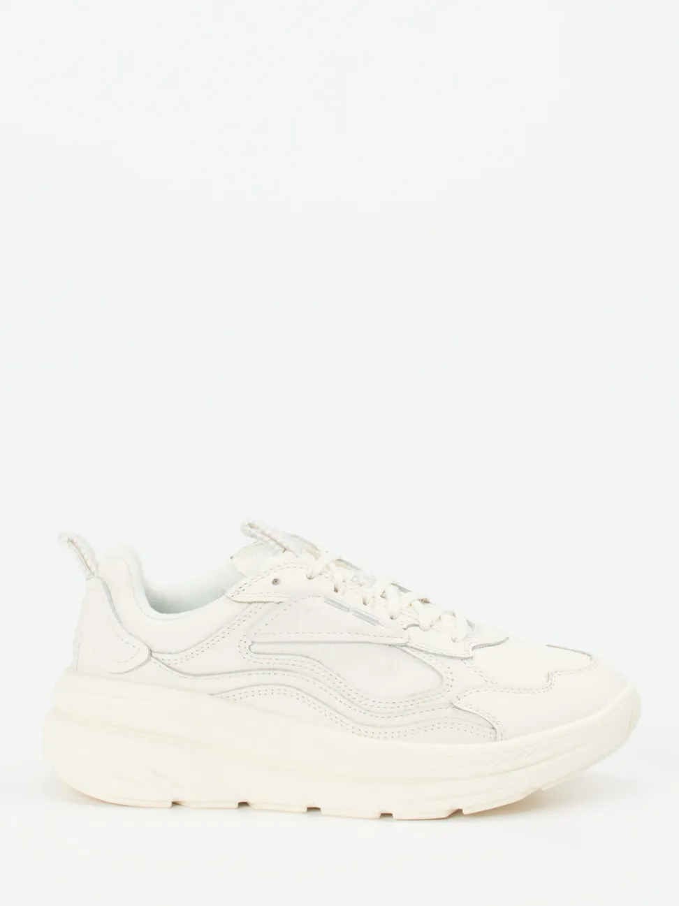 UGG – Chunky Sneaker aus Kalbleder in Cremeweiß