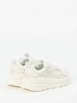 UGG – Chunky Sneaker aus Kalbleder in Cremeweiß