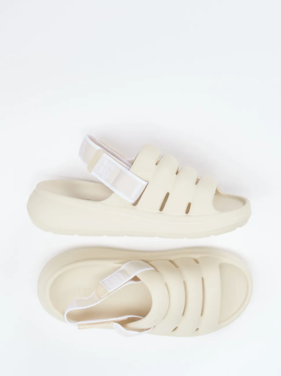 UGG – Chunky-Sandale aus Lammleder Cremebeige