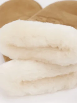 UGG – Fausthandschuhe aus Textil in Karamellbraun