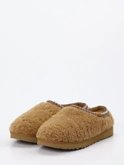 UGG – Fell-Pantoletten aus Lammfell karamellbraun