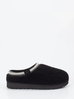 UGG – Hausschuh aus Fell in Schwarz mit Bouclé