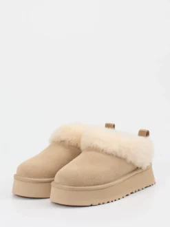 UGG – Hausschuh aus Veloursleder mit Lammfell