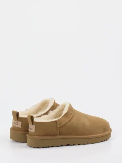 UGG – Hausschuh aus Veloursleder in Sandbeige