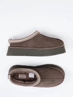 UGG – Hausschuh aus Veloursleder mokkabraun