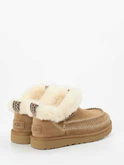 UGG – Hausschuh-Stiefelette aus Veloursleder hellbraun