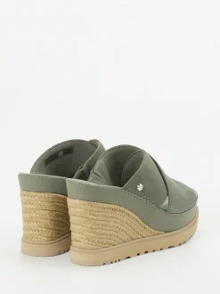 UGG – Keilsandalette aus Veloursleder Salbeigrün