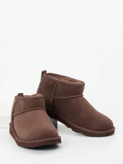 UGG – Lammfell-Boots aus Veloursleder schokobraun