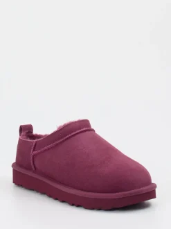 UGG – Lammfell-Hausschuh aus Veloursleder beerenrot