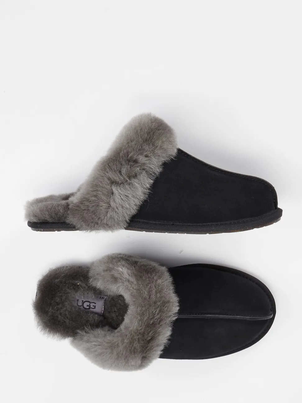 UGG – Lammfell-Pantoffeln aus Veloursleder schwarz