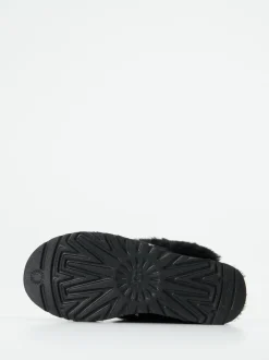 UGG – Lammfell-Pantoletten aus Veloursleder schwarz