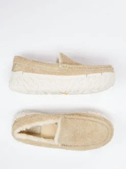 UGG – Loafer aus Veloursleder in Beige