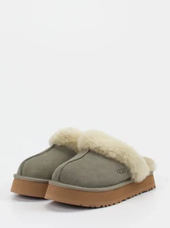 UGG – Pantoffeln aus Veloursleder mit Lammfell