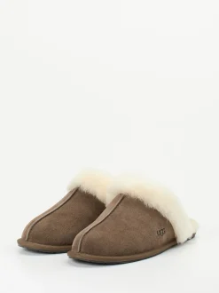 UGG – Pantoffeln aus Veloursleder mit Lammfellfutter
