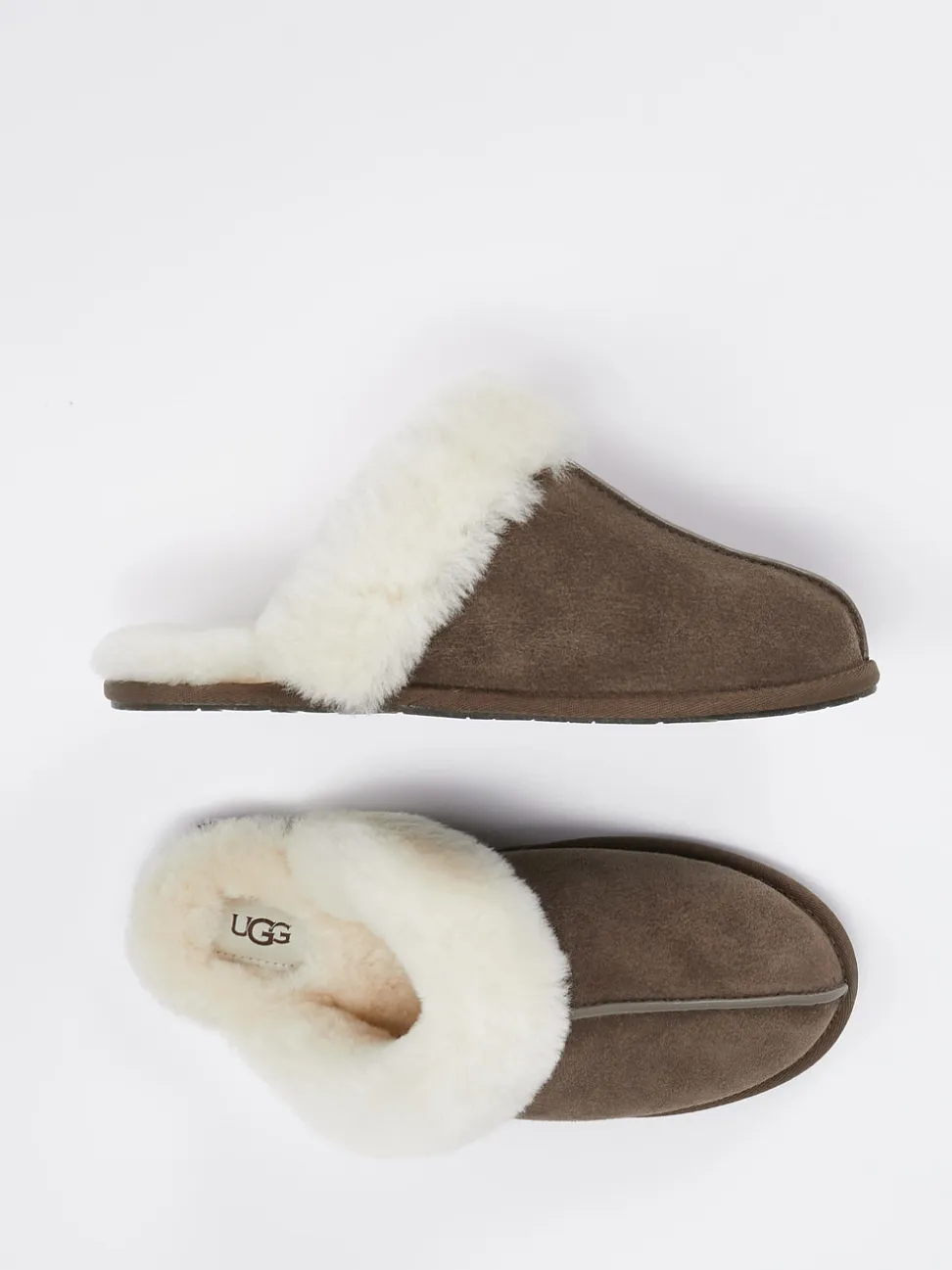 UGG – Pantoffeln aus Veloursleder mit Lammfellfutter