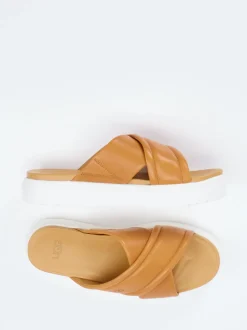 UGG – Plateau-Sandalen aus Kalbleder cognacfarben