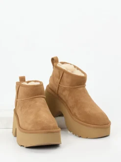 UGG – Plateau-Stiefelette aus Veloursleder braun
