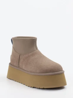UGG – Plateau-Stiefeletten aus Veloursleder taupe
