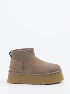 UGG – Plateau-Stiefeletten aus Veloursleder taupe