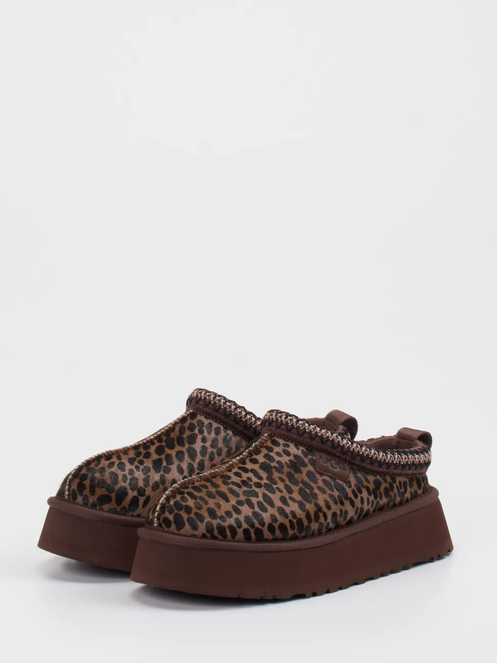 UGG – Plattform-Hausschuh aus Fell mit Leopardmuster