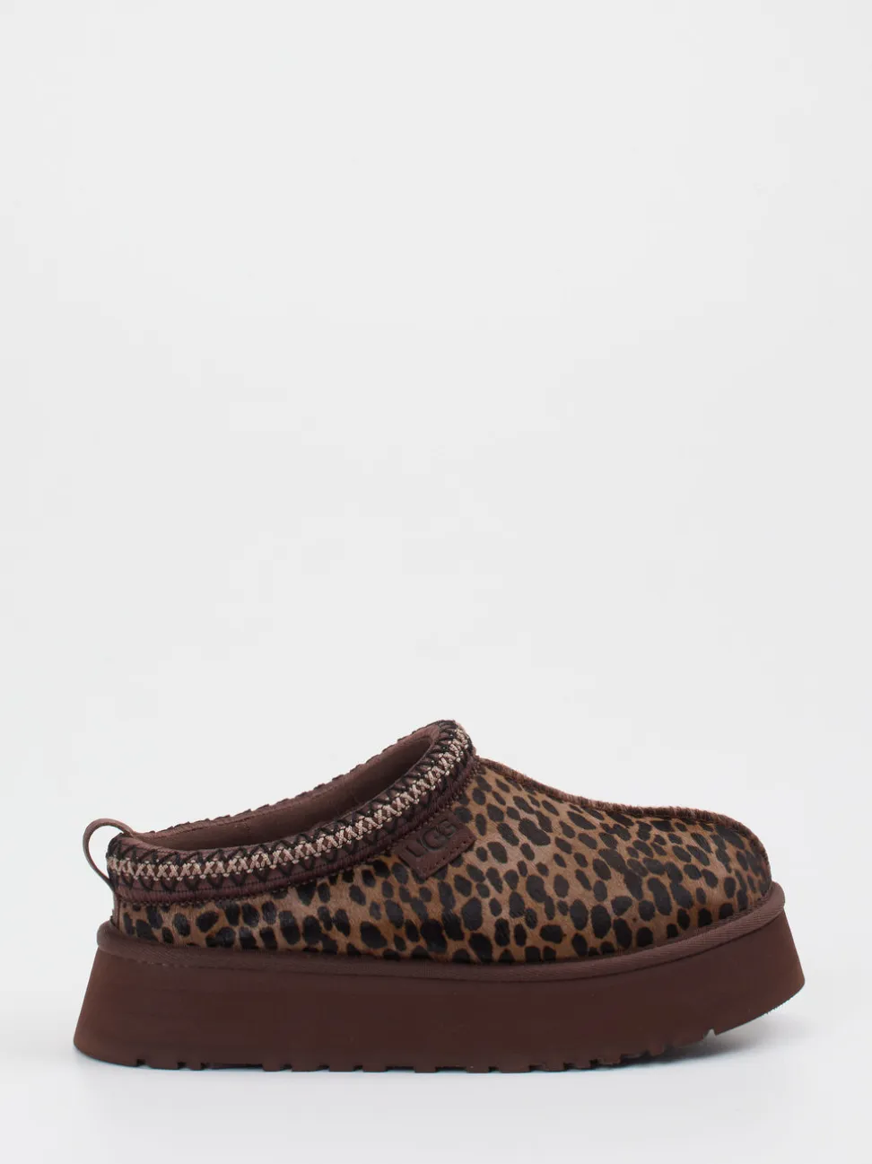 UGG – Plattform-Hausschuh aus Fell mit Leopardmuster