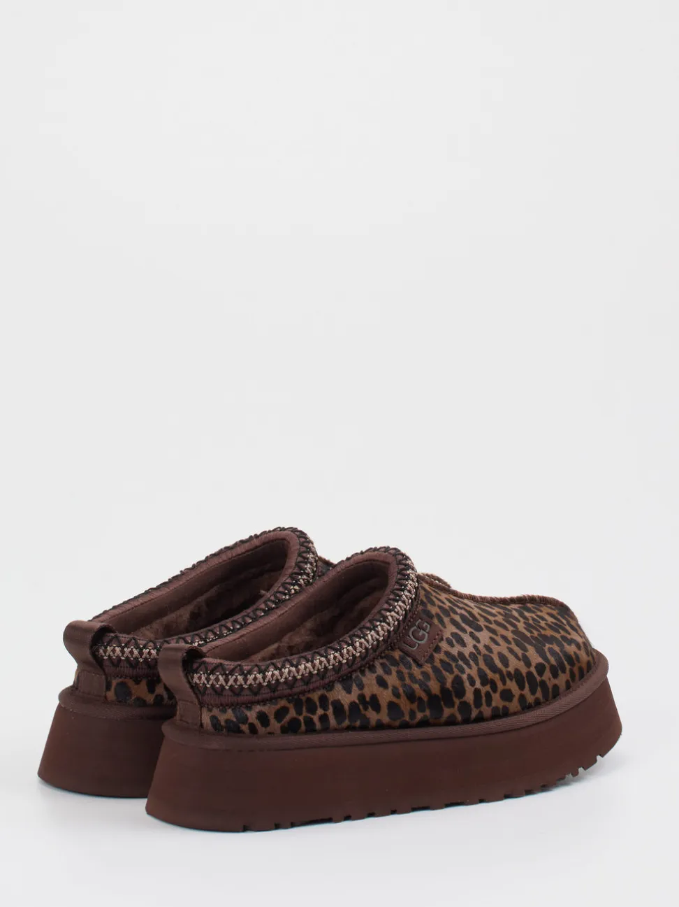 UGG – Plattform-Hausschuh aus Fell mit Leopardmuster