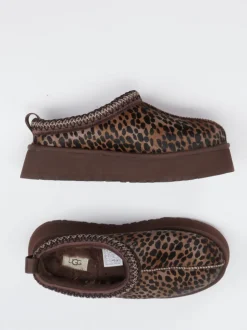 UGG – Plattform-Hausschuh aus Fell mit Leopardmuster