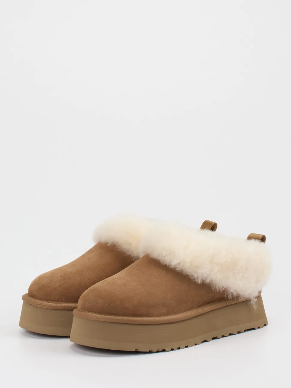 UGG – Plattform-Hausschuh aus Veloursleder karamellbraun