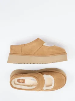 UGG – Plattform-Pantolette aus Veloursleder Karamell