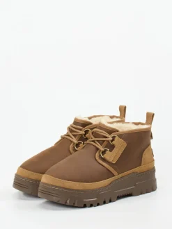 UGG – Schnürboots aus Fettleder in Braun