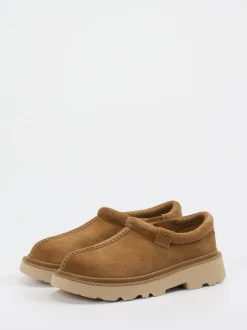 UGG – Slip-On aus Veloursleder karamellbraun