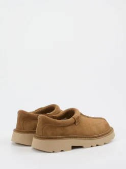 UGG – Slip-On aus Veloursleder karamellbraun
