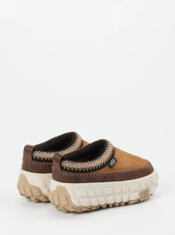 UGG – Slip-On Clogs aus Veloursleder camelbraun