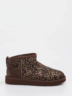 UGG – Stiefeletten aus Fell mit Leoprint