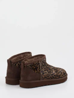 UGG – Stiefeletten aus Fell mit Leoprint