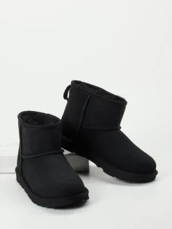 UGG – Stiefeletten aus Veloursleder in Schwarz