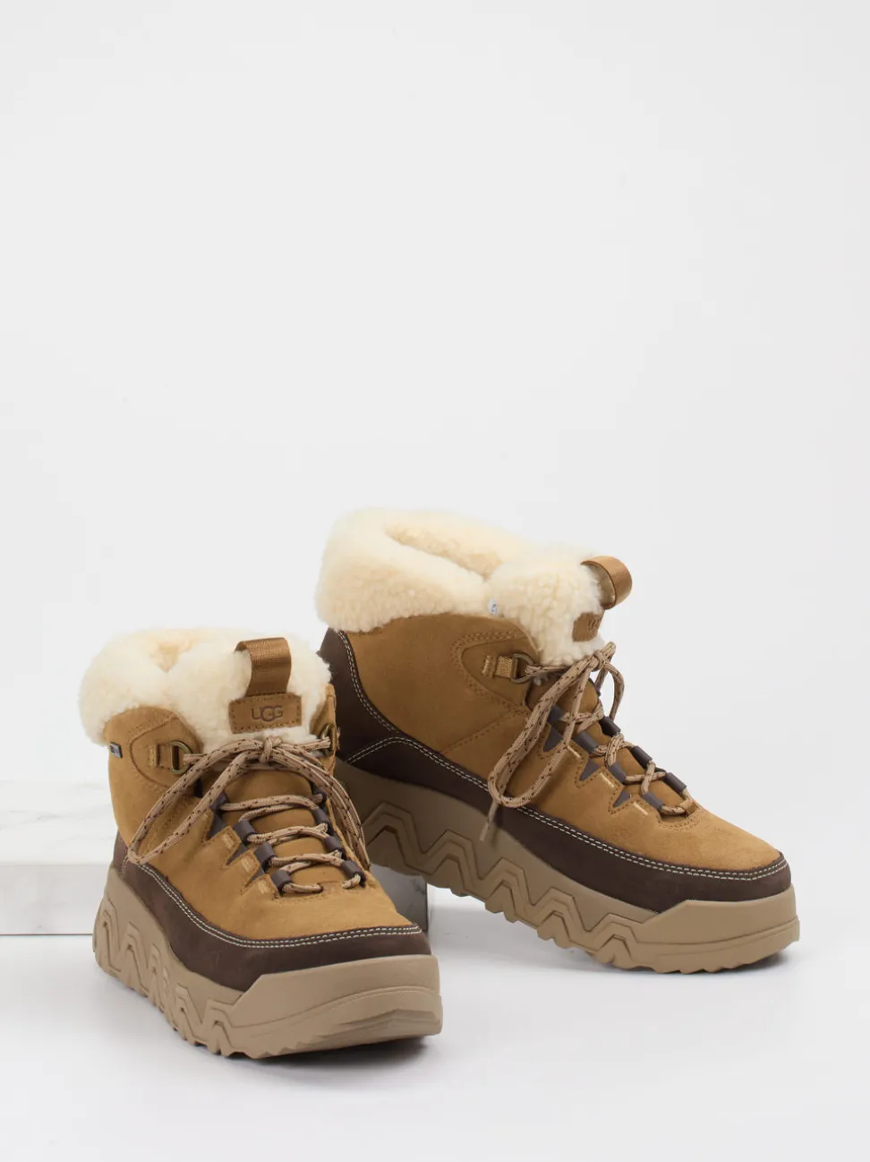 UGG – Winterboots aus Veloursleder cognacbraun