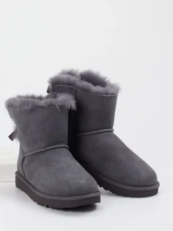 UGG – Winterboots aus Veloursleder in Grau