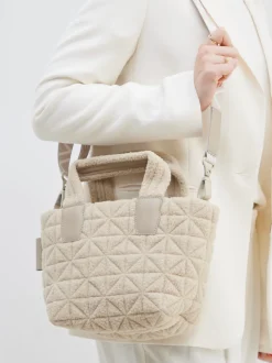 VeeCollective Berlin – Handtasche aus Teddy-Stoff beige