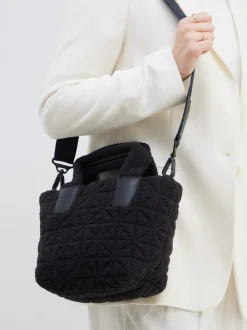 VeeCollective Berlin – Handtasche aus Teddy-Stoff schwarz