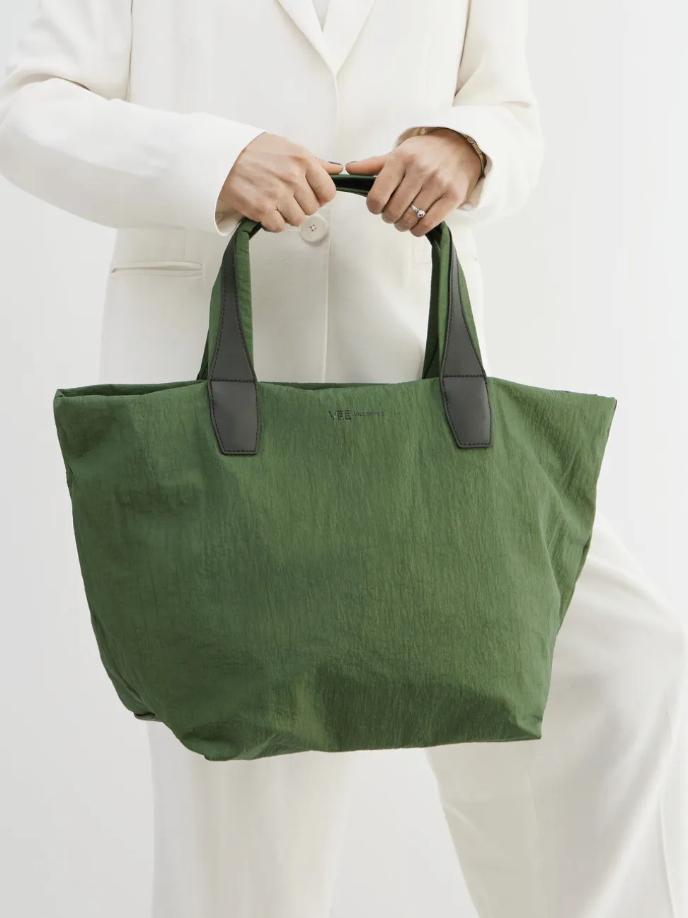 VeeCollective Berlin – Shopper aus Nylon in Olivgrün