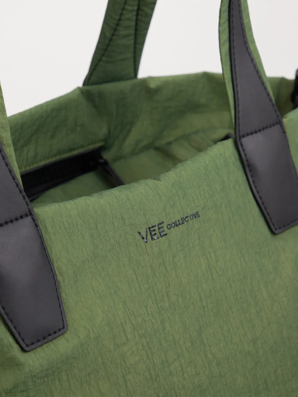 VeeCollective Berlin – Shopper aus Nylon in Olivgrün