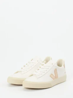 VEJA – Low-Top Sneaker aus Kalbleder cremeweiß